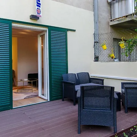 Evala Apartment Split